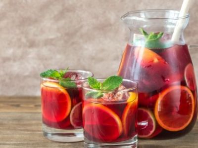 Sangria: den perfekte drink til i sommersolen