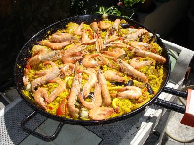 Opskrift på paella med rejer og kylling!